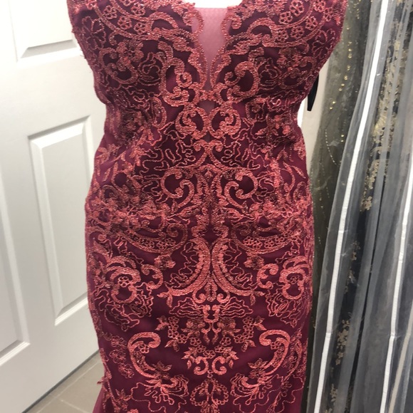 Elegant long evening dress - Picture 3 of 9